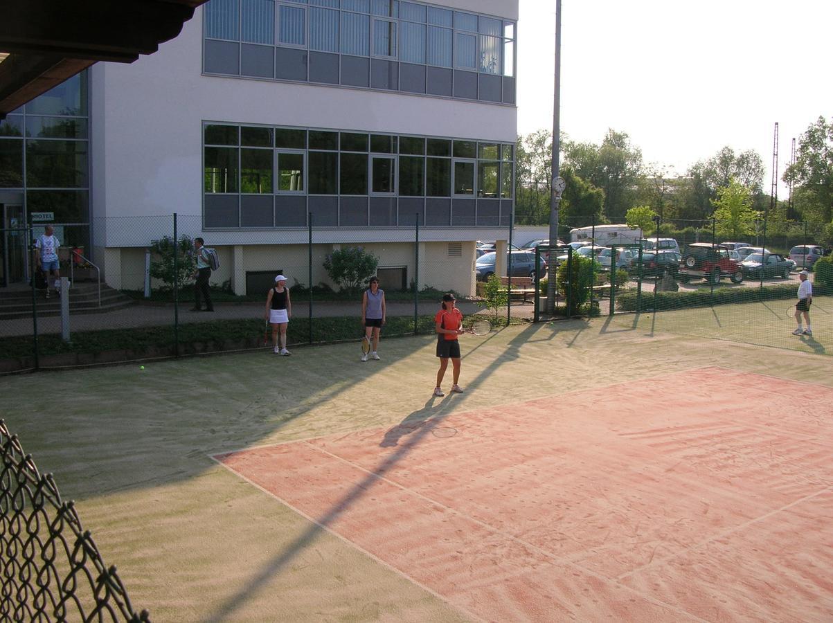 Sport Und Tagungshotel קנזינגן מראה חיצוני תמונה